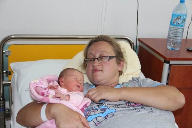 Kamila Choromańska, córka Anny i Dariusza z Dąbka, gm. Troszyn urodziła się 22 lipca. Ważyła 3480 g, mierzyła 56 cm. W domu czekał na nią brat Kubuś, 7 lat. Na zdjęciu z mamą