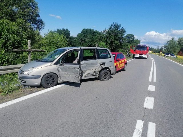 Zdjęcie z miejsca wypadku na drodze krajowej numer 9 w Kunowie.