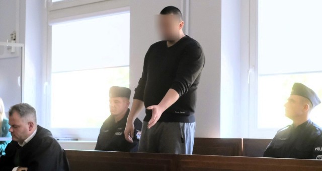 Proces Piotra N. ruszył przed poznańskim sądem okręgowym w październiku tego roku. Oskarżony powiedział w sądzie, że do zarzutu przyznaje się w części. Jak mówił, "nie przyznaje się do rozboju, bo nie zrobiłem tego dla pieniędzy".