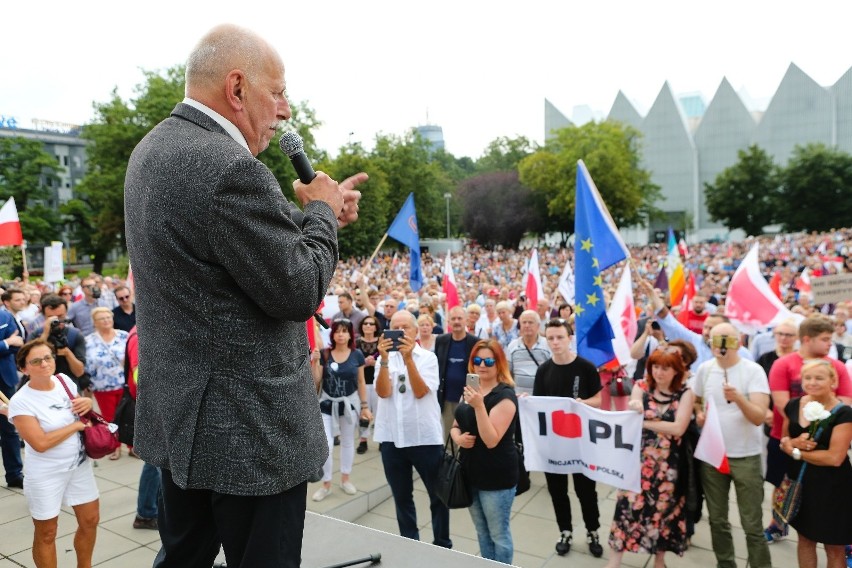 Protest na Placu Solidarności przeciwko reformie sądów. Przyszedł tłum [zdjęcia, wideo] 