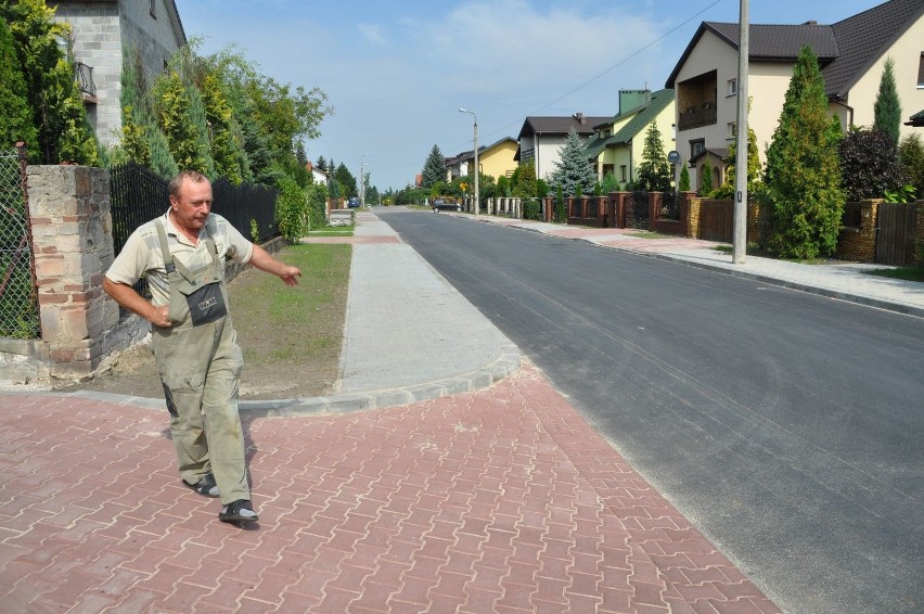 Szydłowiec. Przedsiębiorca od dwóch miesięcy nie może wjechać na swoje podwórko. Co na to urzędnicy?