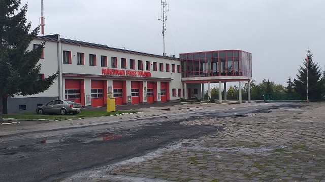 Dwóch strażaków - ratowników medycznych zostało oddelegowanych z Chełmna do Warszawy