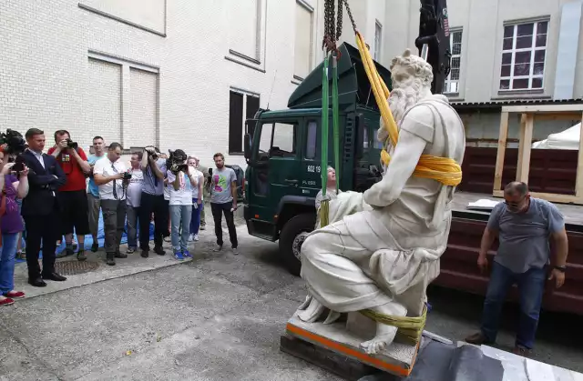 4-tonowy Mojżesz stanął na dziedzińcu Muzeum Narodowego na Wałach Chrobrego.