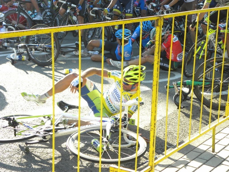 Kraksa na trasie wyścigu Tour de Pologne w Opolu. Do wypadku...