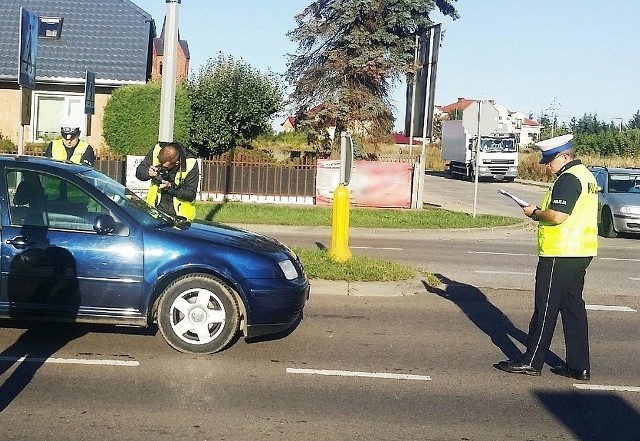 Podczas wypadku na Szosie Zambrowskiej w Łomży 18-letnia kierująca potrąciła dwie osoby