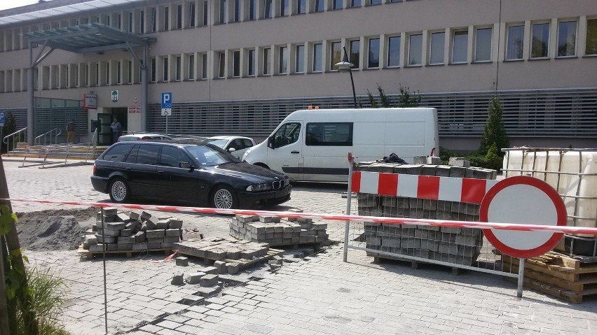 Wspomaganie kierownicy niszczy urzędowy parking w Jaworznie?