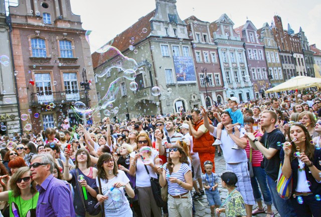 Poznaniaków zameldowanych w mieście jest dziś 512 660 - ponad 496 tys. z nich na pobyt stały, a ponad 16 tys. na pobyt czasowy