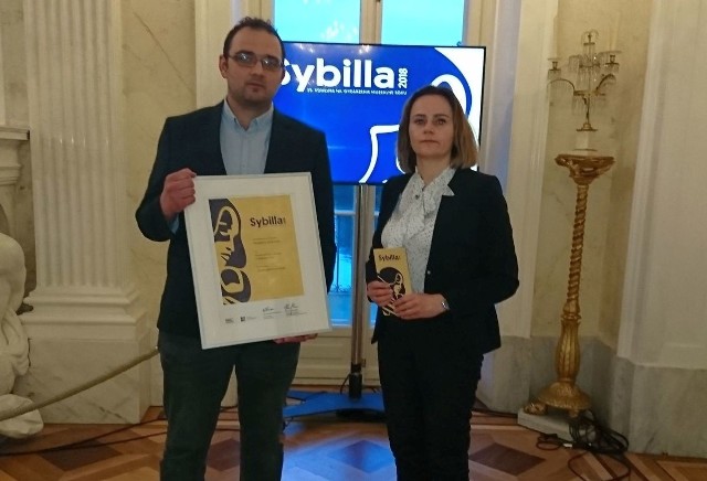 Koordynator nagrodzonej Sybillą wystawy Elżbieta Skromak i Wojciech Chudzik w Pałacu na Wyspie w Łazienkach Królewskich
