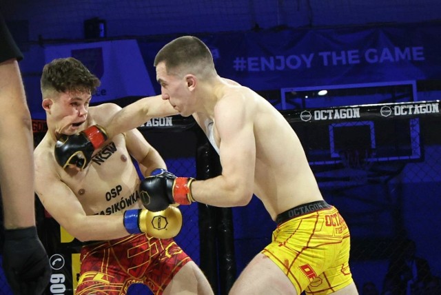 Na Gali Octagon Fight League 14 były ciekawe walki, również z udziałem zawodników z Kielc. Siła ciosów była ogromna.