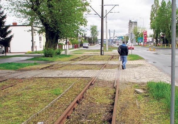 Podczas demontażu torowisk nie uniknie się uszkodzenia wjazdów do posesji. Trzeba będzie je naprawić, a to jest kosztowne