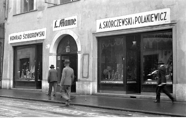 Jak wyglądały sklepy w przedwojennej Polsce? W jaki sposób zarabiano na utrzymanie? Zobaczcie na zdjęciach starodawne butiki, manufaktury i magazyny. 
