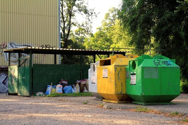Odpady, które wyrzucamy, będą odbierane tylko z pojemników i worków dostarczonych nam przezKom-Eko oraz MPO Sita, które miasto wybrało do obsługi lokalnego rynku odpadów