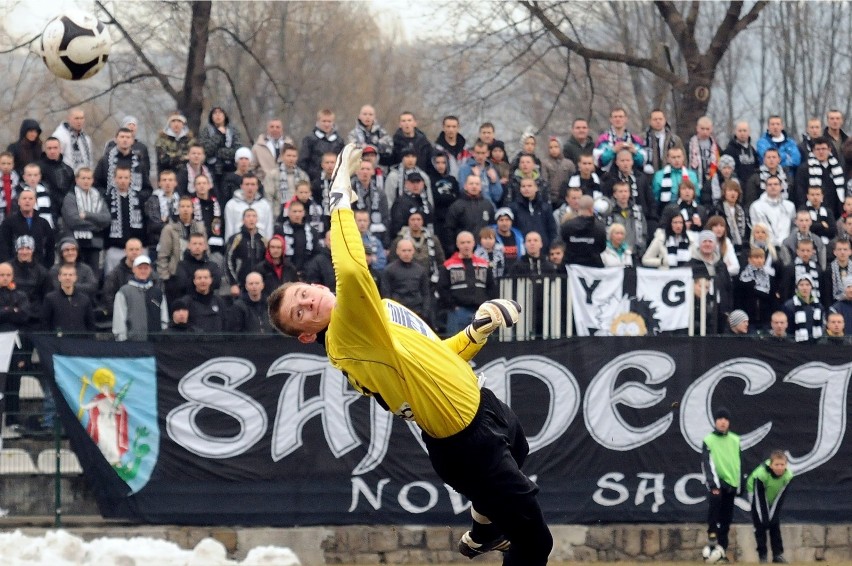 Znowu bramkarz zapewnił punkty Sandecji. Kozioł obronił rzut...