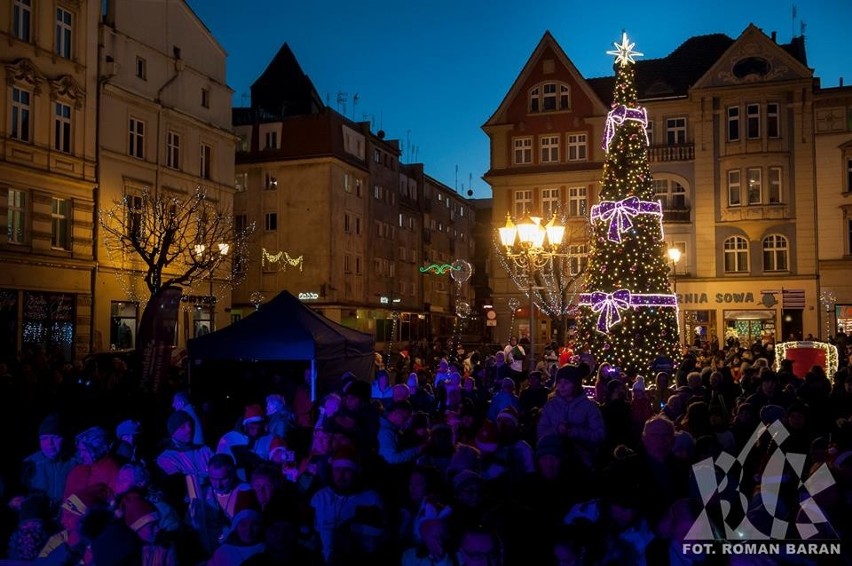 W sobotę na jubileuszową Świąteczną Iluminację organizatorzy...