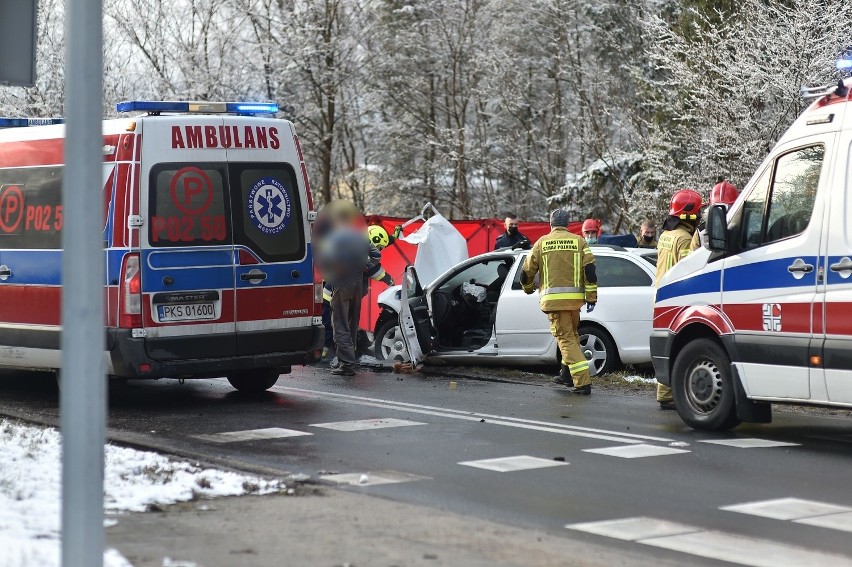 Kierowca volkswagena jechał od Leszna. Stracił panowanie nad...