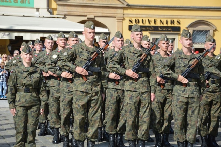 Przysięga wojskowa na wrocławskim Rynku