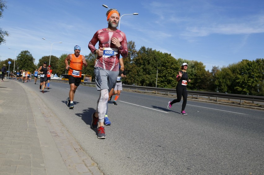 Uczestnicy Maratonu Warszawskiego 2018. Więcej zdjęć...