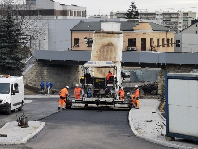 Inwestycją o znaczeniu regionalnym jest modernizacja linii kolejowej 93 prowadzona przez PKP PLK, która obejmuje m.in. przebudowę wiaduktów w Chrzanowie