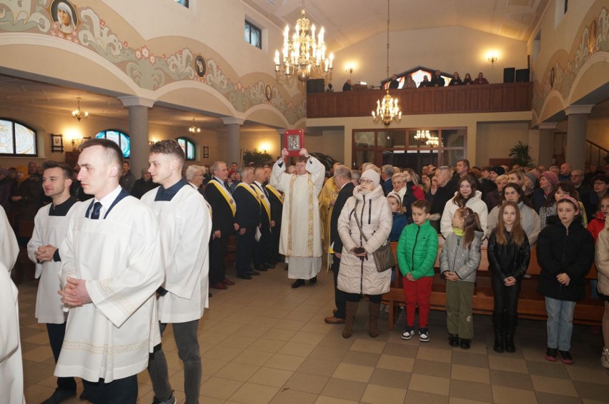 Liturgia Wielkiego Czwartku we Włoszczowie. Wielu wiernych. Zobaczcie zdjęcia