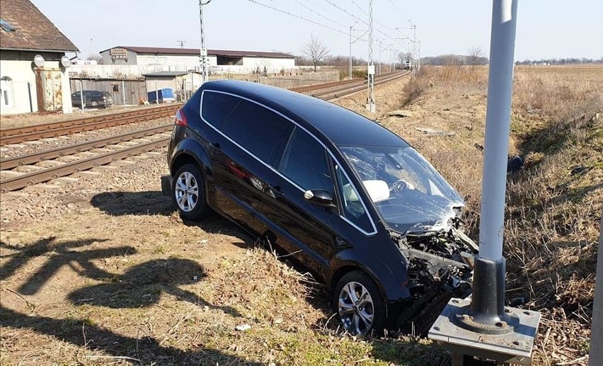 Wypadek na przejeździe kolejowym w Sadowicach 10.03.2021