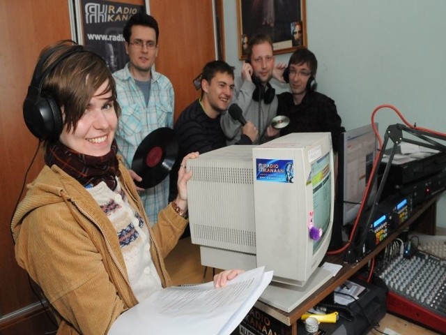 Radio Kanaan tworzą m.in. Dorota Księżniakiewicz, Miłosz Żurawski, Piotr Jaworski, Michał Szot i Robert Sławiński