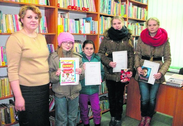 Laureaci konkursu odebrali nagrody w bibliotece, w Garbatce -Letnisku. 