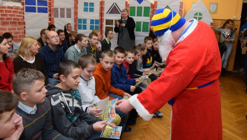Żużlowy Święty Mikołaj u dzieci w Specjalnym Ośrodku...