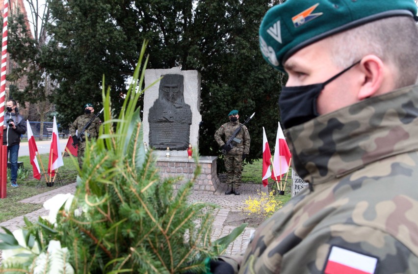 Pomnik przy ul. Mickiewicza upamiętnia 165 zamordowanych...