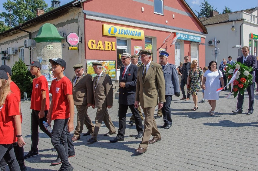 Pierwszy mural w gminie Urzędów oficjalnie odsłonięty. Zobacz zdjęcia z uroczystości