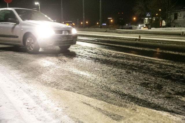 GDDKiA ostrzega kierowców przed śniegiem, śniegiem z deszczem i mżawką