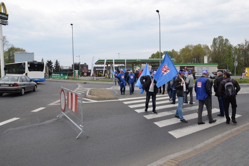 Trwa protest w Rybniku. Zablokowane centrum miasta! ZDJĘCIA