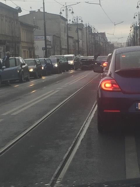 Ford mustang kontra BMW. Groźna kolizja na Gdańskiej w Bydgoszczy