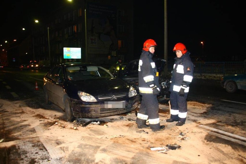 Opole: Wypadek na skrzyzowaniu Nysy Luzyckiej z Luboszycką.