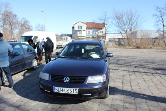 VW Passat, 1998 r., 1,9 TDI, ABS, klimatyzacja, elektryczne szyby i lusterka, 6 tys. zł;