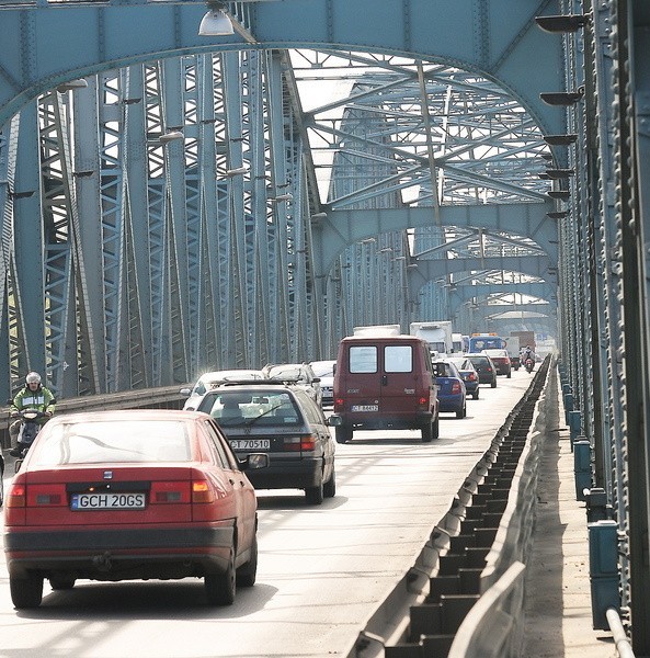 Imago Public Relations chce policzyć auta przejeżdżające przez jedyny toruński most drogowy
