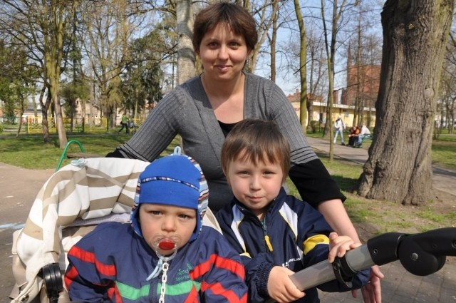 - Becikowe to tylko jednorazowa pomoc, potrzebne jest większe wsparcie rodzin - uważa Agnieszka Antkowiak, mama 1,5-rocznego Gracjana i 4-letniego Nataniela.