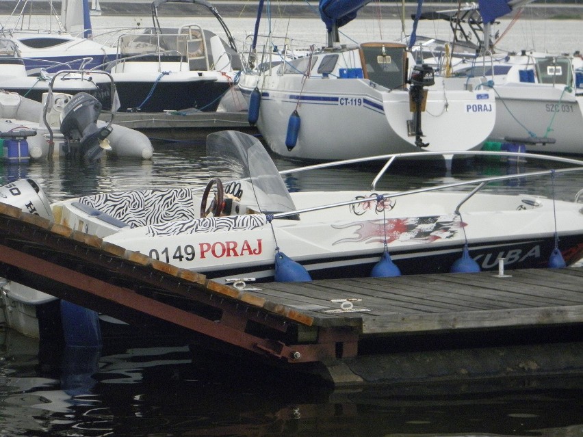 Podczas dnia otwartego Mariny Poraj można sprawdzić się w...