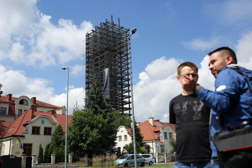 Szkieletor jest już "goły". Postęp prac widać gołym okiem! [ZDJĘCIA]