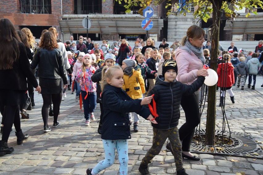 800 uczniów szkół średnich, podstawowych i przedszkolaków...