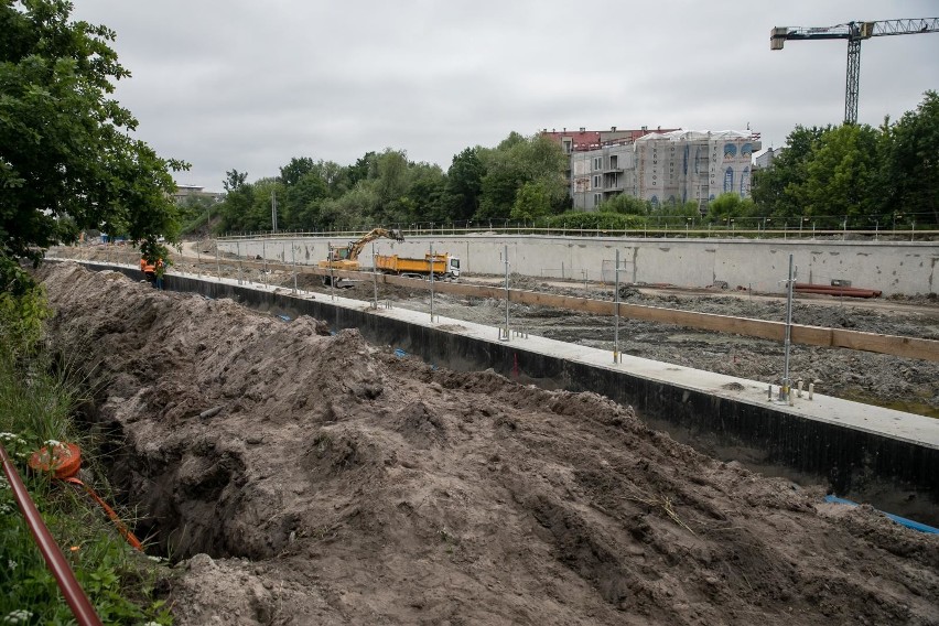 Kraków. Trasa Łagiewnicka: Budują tunele i nową linię tramwajową. Zobacz, jak postępują prace [ZDJĘCIA]