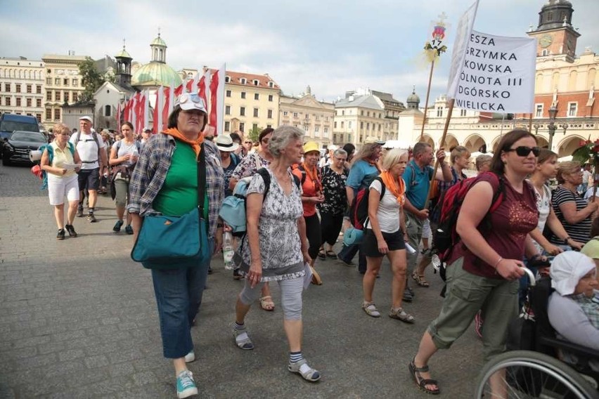 Kraków. Pielgrzymi tłumnie ruszyli na Janą Górę [ZDJĘCIA]