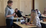 70 uchodźczyń z Ukrainy uczy się języka polskiego w Grudziądzu. Mamy są na lekcjach, a dzieci pod dobrą opieką 