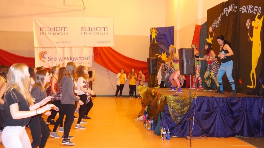 W radomskim gimnazjum odbył się charytatywny maraton zumby 