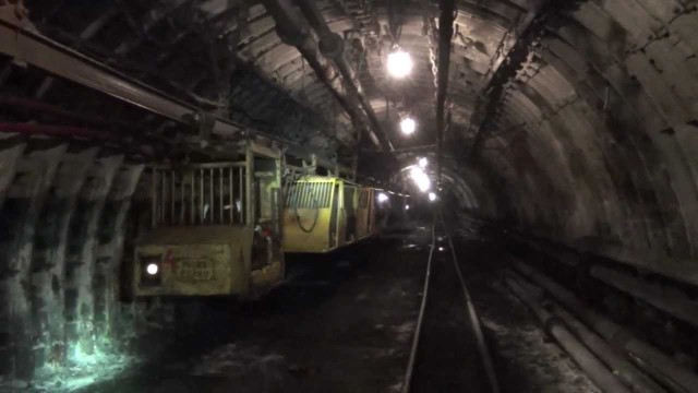 32-letni górnik zginął dzisiaj w kopalni Bielszowice. Do zdarzenia doszło na poziomie 840 w pokładzie 507 około godz. 4.30.