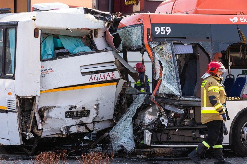 Wypadek dwóch autobusów w Rzeszowie! Poszkodowane zostały 23...