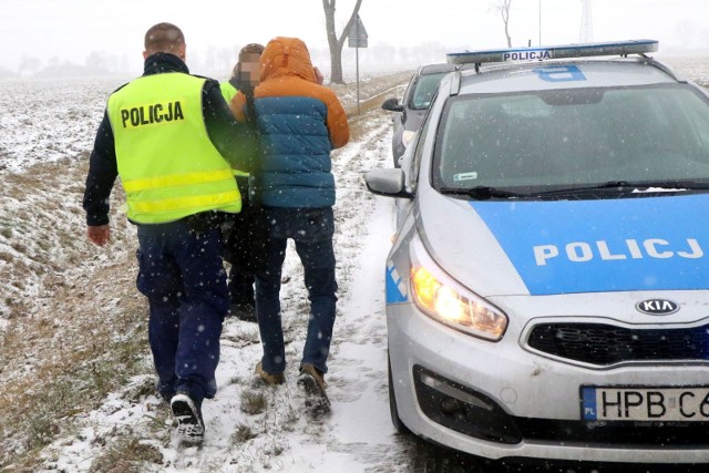 Pijany kierowca miał 2,5 promila. Trafił w ręce policji.