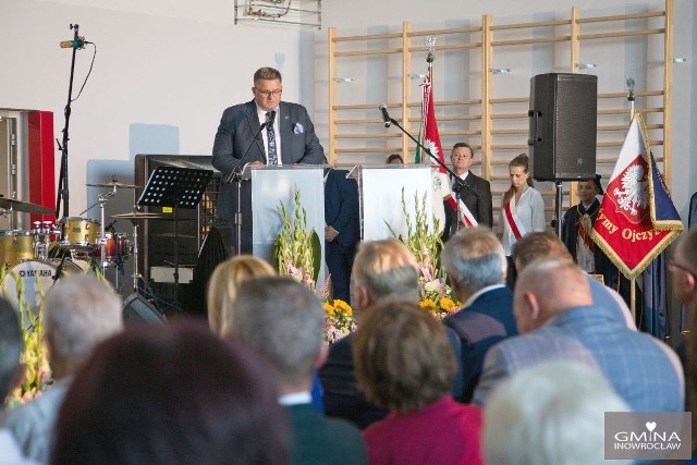 Uczestników uroczystej akademii z okazji 50-lecia gminy Inowrocław powitał wójt Tadeusz Kacprzak