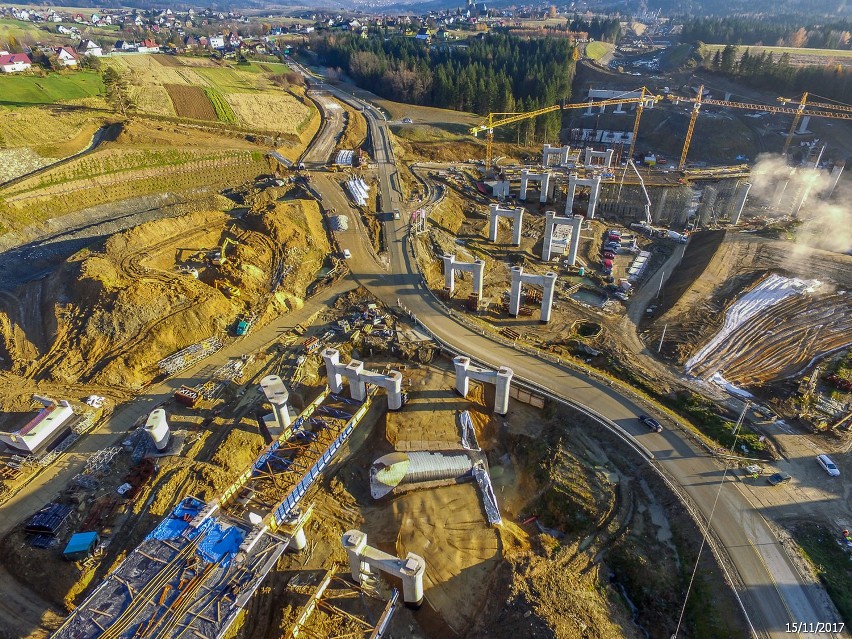 Budowa ekspresowej zakopianki. Nowa trasa rośnie jak na drożdżach [ZDJĘCIA]