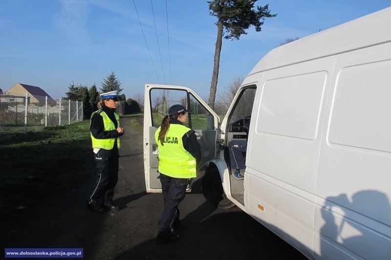 Zima na drogach Dolnego Śląska. Kierowcy są nieprzygotowani. O czym powinni pamiętać?