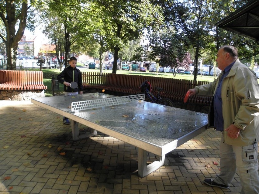 Stanisław Legin przyszedł do parku pograć w tenisa z wnukiem...